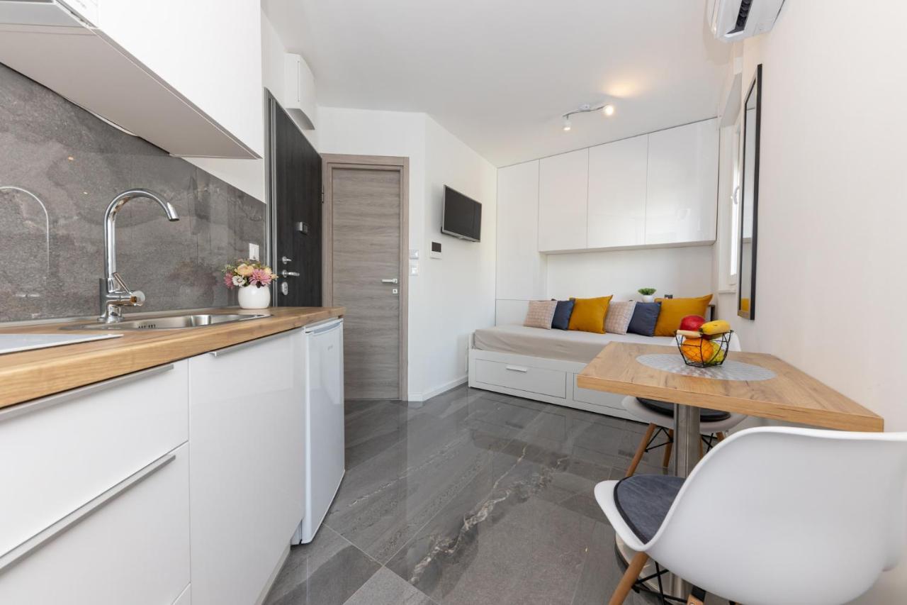 New Studio For 2, Free Private Garage Spot, Wi-Fi, 200 M From Mall Of Split Dış mekan fotoğraf