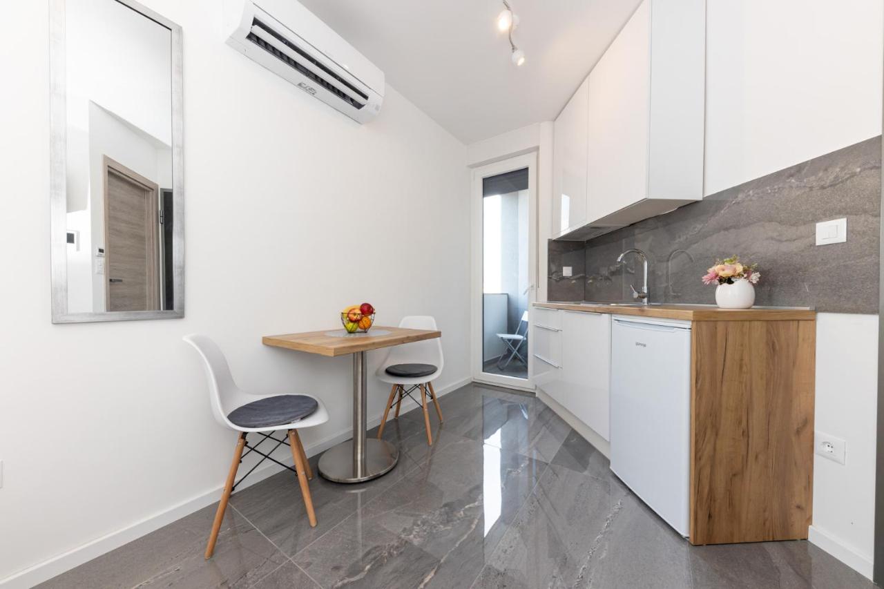 New Studio For 2, Free Private Garage Spot, Wi-Fi, 200 M From Mall Of Split Dış mekan fotoğraf