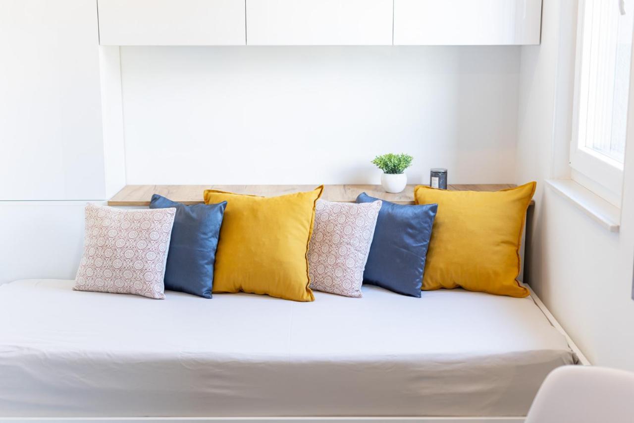 New Studio For 2, Free Private Garage Spot, Wi-Fi, 200 M From Mall Of Split Dış mekan fotoğraf