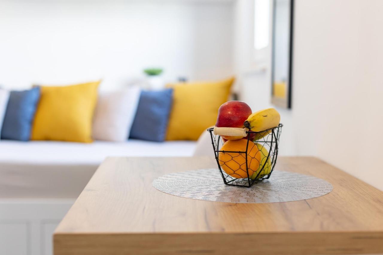 New Studio For 2, Free Private Garage Spot, Wi-Fi, 200 M From Mall Of Split Dış mekan fotoğraf