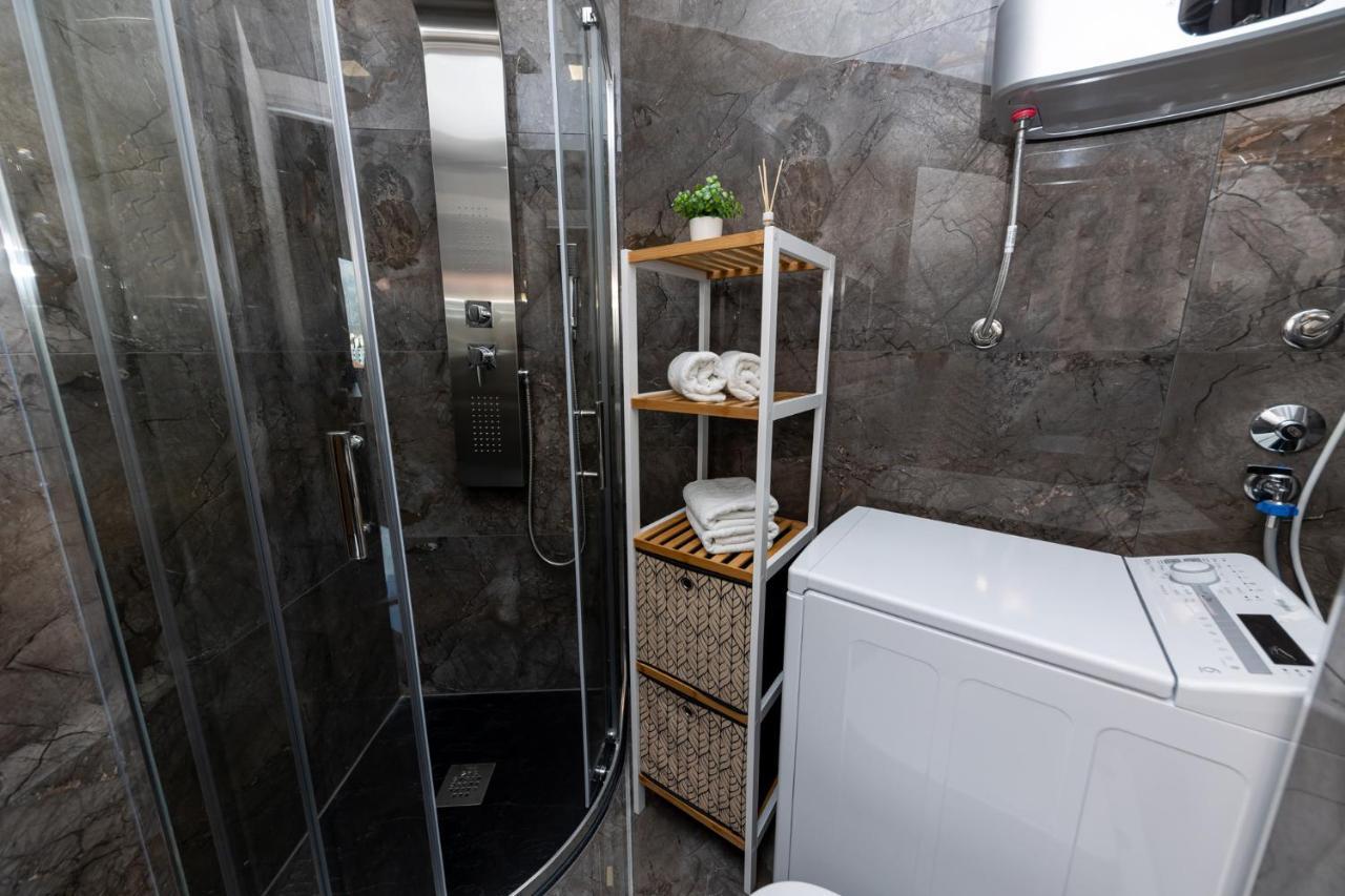 New Studio For 2, Free Private Garage Spot, Wi-Fi, 200 M From Mall Of Split Dış mekan fotoğraf