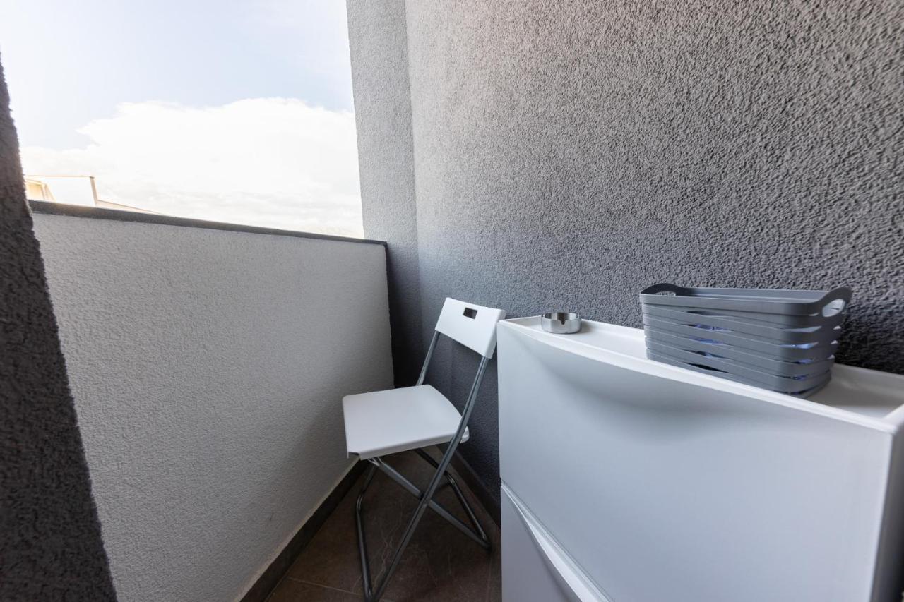 New Studio For 2, Free Private Garage Spot, Wi-Fi, 200 M From Mall Of Split Dış mekan fotoğraf