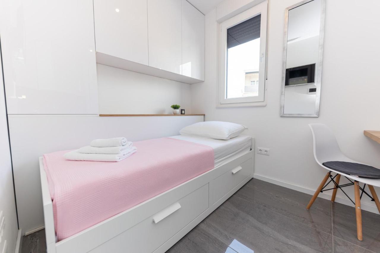 New Studio For 2, Free Private Garage Spot, Wi-Fi, 200 M From Mall Of Split Dış mekan fotoğraf