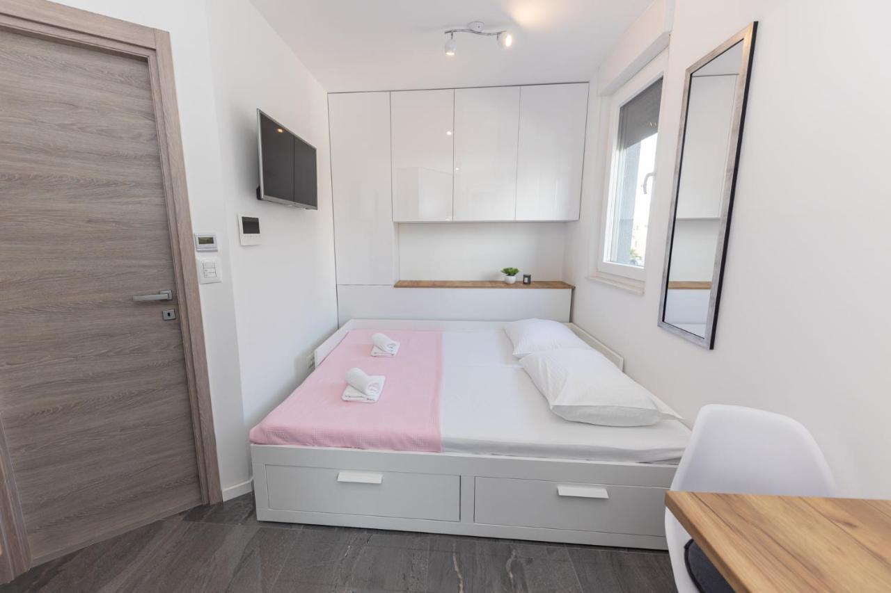 New Studio For 2, Free Private Garage Spot, Wi-Fi, 200 M From Mall Of Split Dış mekan fotoğraf